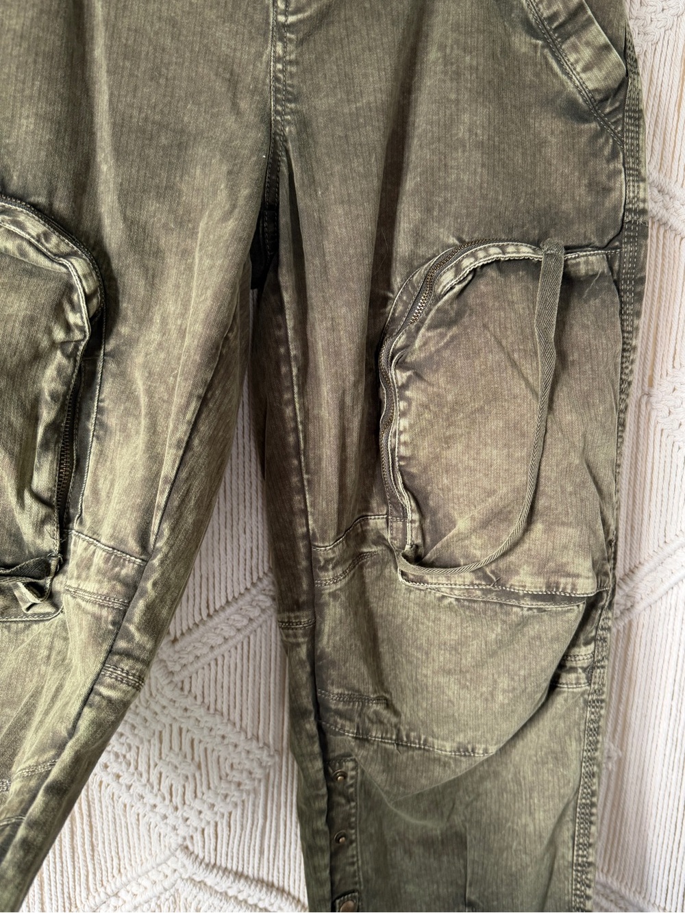We the Free Can’t Compare Slouch Olive Green Mineral Washed Cargo Pant Utility S - Picture 10 of 16